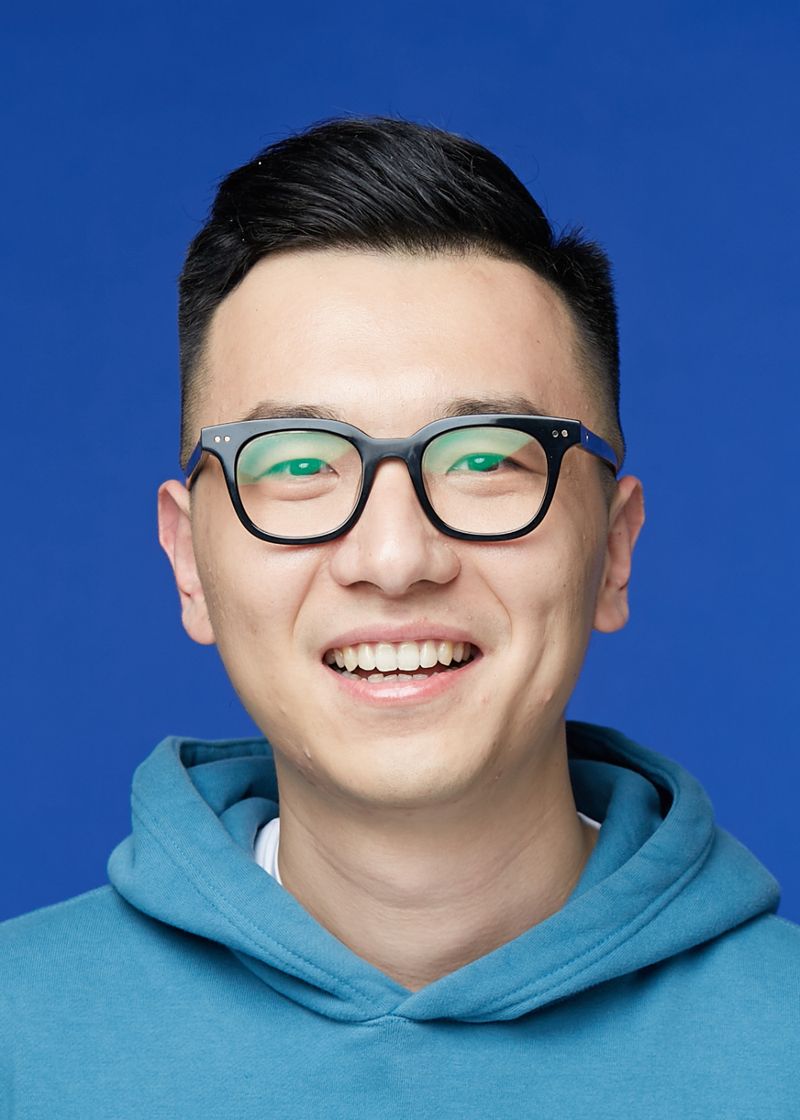 旧版网站中的彭勃真人肖像